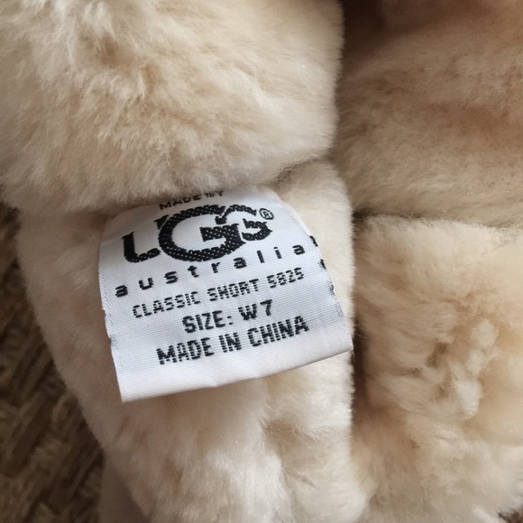 UGG Classic Short. Sand, size 7 (fits 7 1/2 & 8). - Picture 8 of 8